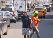 Trabajadores. La informalidad en Ecuador, que está en 56, 3 %, creció en marzo de 2026, según el INEC.