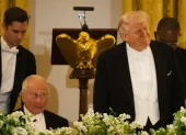 El presidente de EE.UU., Donald Trump, y el rey Carlos III del Reino Unido, el 28 de abril de 2026 en Washington.