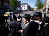 Miembros de la comunidad judía en Golders Green, al norte de Londres, Gran Bretaña, este miércoles 29 de abril de 2026.