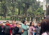 En el campus central de la Universidad de Cuenca se registró un momento de tensión ante el ingreso de policías y militares para controlar una protesta de estudiantes.