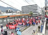 Cierres viales y desvíos se aplicarán en Quito por la marcha del 1 de mayo en el centro de la ciudad.