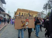 Ciudadanos marchan en Cuenca por el Día del Trabajador.
