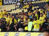 Hinchas de Barcelona SC demostraron su descontento por los malos resultados del equipo.