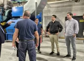 16 de mayo 2024: el ministro Roberto Luque visitó las instalaciones de Progen, en EE.UU., lo acompañó su asesor Peter Dreher Pozo y Fabián Calero, gerente de Celec.