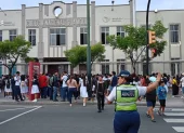 Padres de familia acompañan a sus hijos en el regreso a clases en la región Costa.