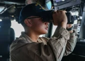 El Comando Central de EEUU informó este lunes de que ha facilitado el paso de dos buques mercantes con bandera estadounidense por el estrecho de Ormuz.