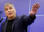 El expresidente Rafael Correa se pronunció a través de sus redes sociales para descartar la candidatura de Mónica Luzárraga a la Alcaldía de Guayaquil.