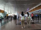 Pasajeros podrán movilizarse a aeropuertos durante el toque de queda con boarding pass.