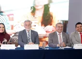 Las sospechosas ausencias de Enrique Pita y Esthela Acero han permitido que, en dos ocasiones, sus suplentes se principalicen para que el CNE vote a favor de los intereses del Gobierno.