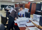 La Fiscalía General del Estado, en coordinación con la Policía Nacional, ejecutó un operativo que incluyó nueve allanamientos en distintos inmuebles.