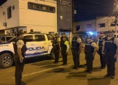 Referencial.Policías de Manabí permanecen en formación durante los operativos nocturnos por el toque de queda.