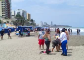 Playas y balnearios del país reciben gran afluencia de visitantes durante el feriado por la Batalla de Pichincha.