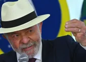 El presidente de Brasil, Luiz Inácio Lula da Silva, habla durante la ceremonia de firma del acuerdo comercial entre el Mercosur y la Unión Europea (UE)