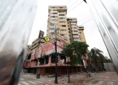 La estructura luce en mal estado debido al incendio y robos.