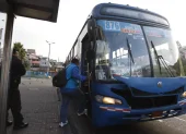 Pasajeros retoman sus actividades en medio de incertidumbre por tarifas de transporte