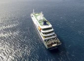 El MV Hondius tenía una población de total de 147 personas (88 pasajeros y 59 tripulantes) de 23 nacionalidades distintas.
