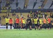 Barcelona festejó con la poca hinchada en el Monumental el triunfo ante Boca Juniors.