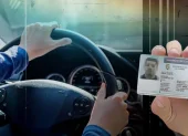 Conducir con licencia suspendida en Ecuador genera multas y retención del vehículo