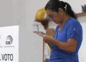 Sectores ciudadanos cuestionan el uso de millones de dólares en propaganda política en medio de necesidades sociales.