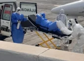 Uno de los pacientes con sospecha de hantavirus, evacuado del crucero. Compartida por el director de la OPS, Tedros Adhanom Ghebreyesus.
