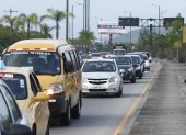 Congestión vehicular en la autopista Narcisa de Jesús, en el norte de Guayaquil.