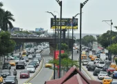 El tráfico colapsa en las principales arterias de Guayaquil