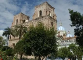 Cuenca destaca como la ciudad más bonita y segura de Ecuador por su calidad de vida, turismo, limpieza, gastronomía y planificación urbana.