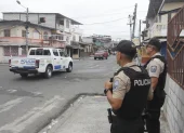 Referencial.Agentes de la Policía Nacional resguardan la zona tras el incidente con explosivos en Guayaquil