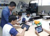 La institución educativa aplicará sanciones a los estudiantes por el uso indebido de celulares y tabletas.