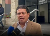 Integrantes de colectivos amazónicos entregaron firmas en el Ministerio del Ambiente para exigir el retiro de mecheros.