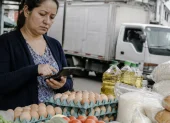 En un año, el alza del costo de la canasta de Ecuador supera los $29, según cifras del INEC.