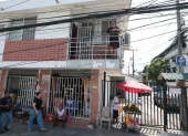 Denuncia. La saturación alcanza espacios como los balcones, donde a los cables ya se los toca