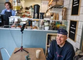 Andreu Vizquerra, un turista español de 42 años, aparece en la foto tomada en el Andon Café de Estocolmo el 27 de abril de 2026.