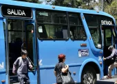 El gobierno de Daniel Noboa extendió un mes más las compensaciones a los buses.