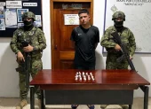 Operativo militar detuvo a alias Chino, presunto Los Lobos, en Montalvo, por microtráfico, tras información de inteligencia.