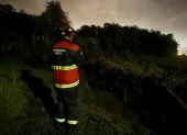 El Cuerpo de Bomberos de Quito atendió la emergencia tras el aluvión registrado en Guamaní.