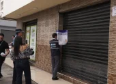 Situación. Uno de los locales se dedica a la venta de comida china.