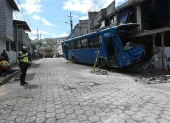 El accidente en el sector de El Conde, sur de Quito, dejó una persona fallecida y daños materiales.