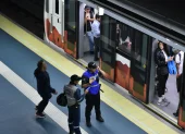 La disminución de trenes en funcionamiento genera demoras y sobrecarga en el sistema de transporte capitalino.