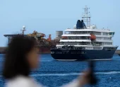 El crucero neerlandés MV Hondius ha repostado combustible este lunes en el puerto de Granadilla de Abona (Tenerife).