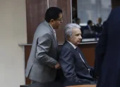 El expresidente Lenín Moreno y su esposa, Rocío González, asistieron al inicio del juicio.