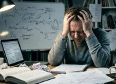 El perfeccionismo excesivo puede provocar ansiedad, baja autoestima y bloqueo emocional.