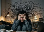 Sobrepensar puede generar ansiedad, bloqueo emocional y dificultad para tomar decisiones.