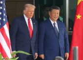 Imagen de archivo del presidente de EE.UU. Donald Trump (L) y el presidente de China Xi Jinping (C).