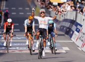 El festejo de Jhonatan Narváez tras ganar a cuarta etapa del Giro de Italia.
