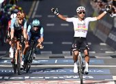 Jhonatan Narváez se alzó con la victoria en la etapa 4 del Giro de Italia 2026.