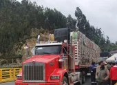 Transporte pesado crea recargo por combustible tras alza del diésel.
