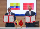 El acuerdo fue suscrito por el ministro Luis Alberto Jaramillo y el ministro de Industria y Comercio de Marruecos, Ryad Mezzour.