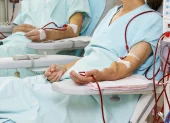 Organizaciones de pacientes renales convocaron a una rueda de prensa para denunciar la crisis del sistema de salud en Ecuador.
