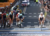 Jhonatan Narváez (d) es una de las cartas fuertes del UAE Team Emirates.